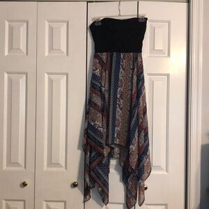 Adorable medium strapless light dress